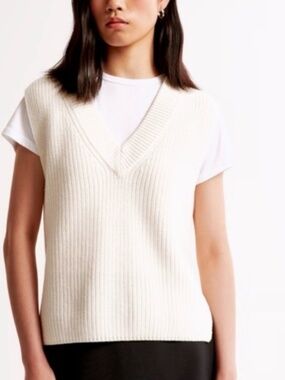 Abercrombie Oversized White Sweater Vest